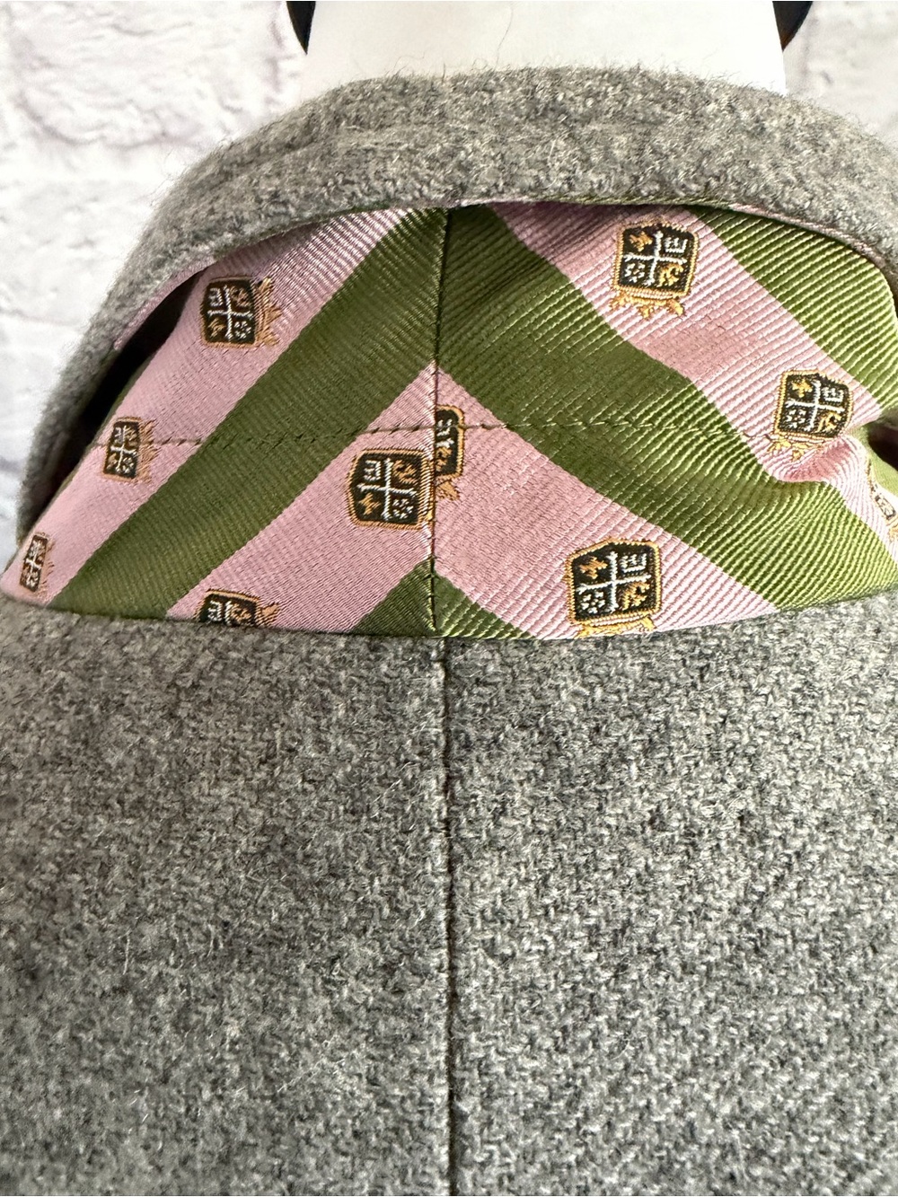 J.Crew blazer 100%wool features a three-button front and distinct patch pockets - Picture 3 of 12